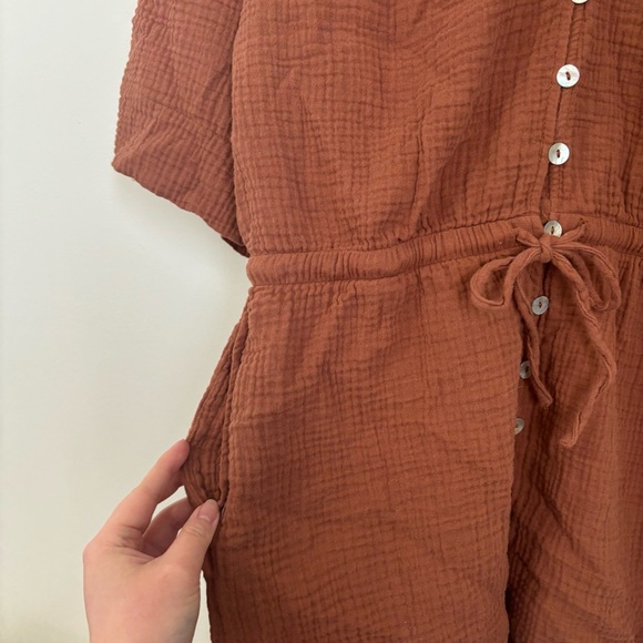 Z Supply Zephyr Cotton Gauze Romper - Picture 5 of 9